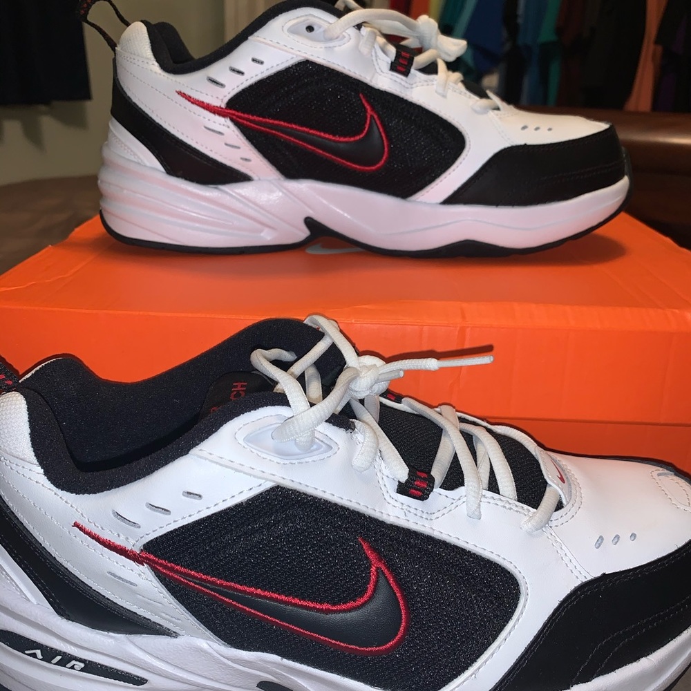 Never Worn NIKE Air Monarch